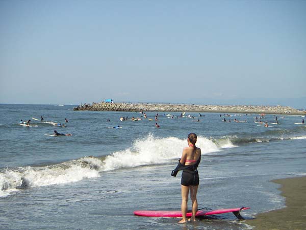 サーファー海中へ