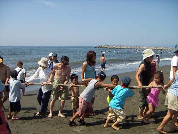 力を入れて綱引き