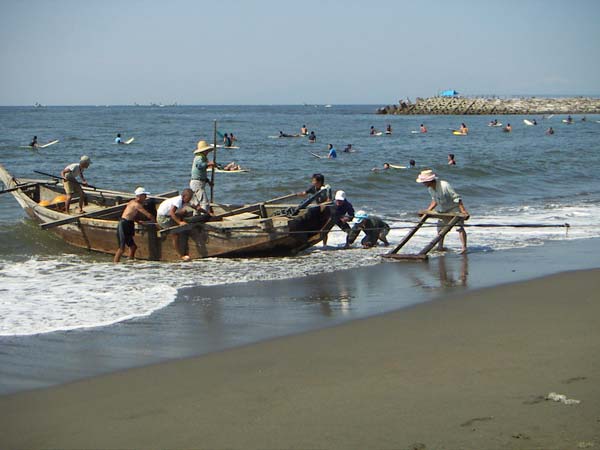 船を押し上げる